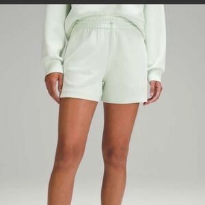 Lululemon Softstreme High-Rise Short 4"' Excellent Condition Size 8